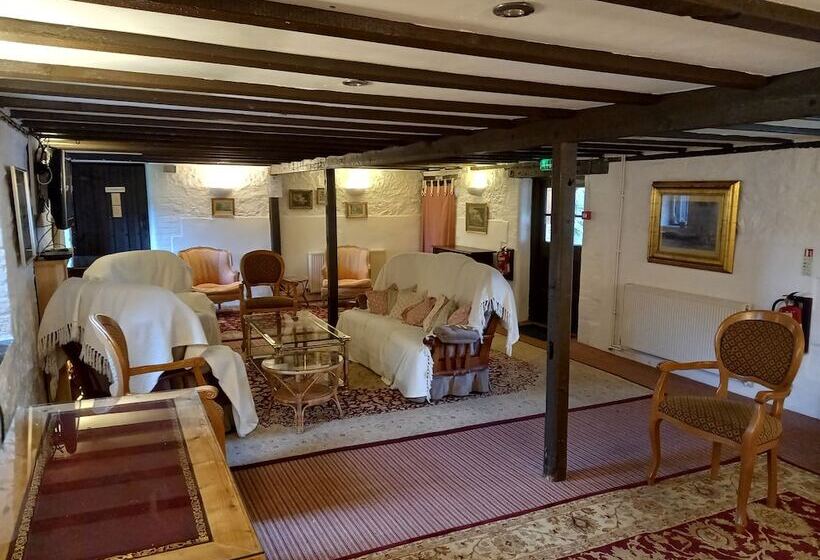 فندق Bickleigh Castle