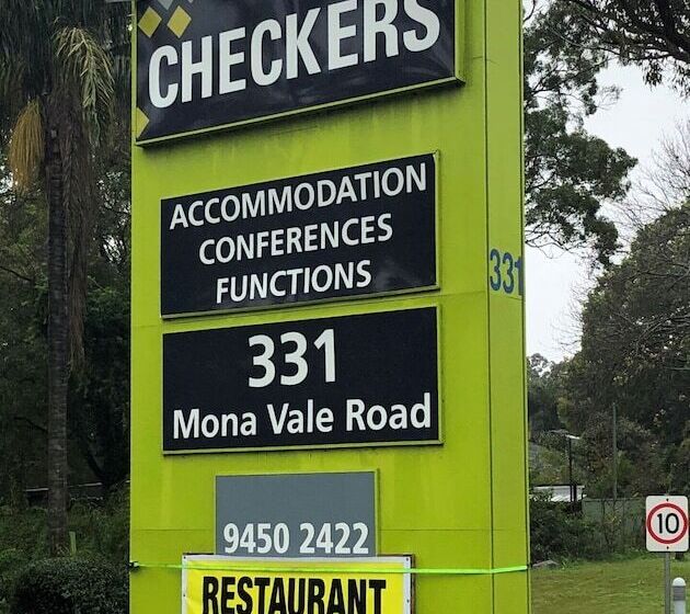 בית מלון כפרי Checkers Resort