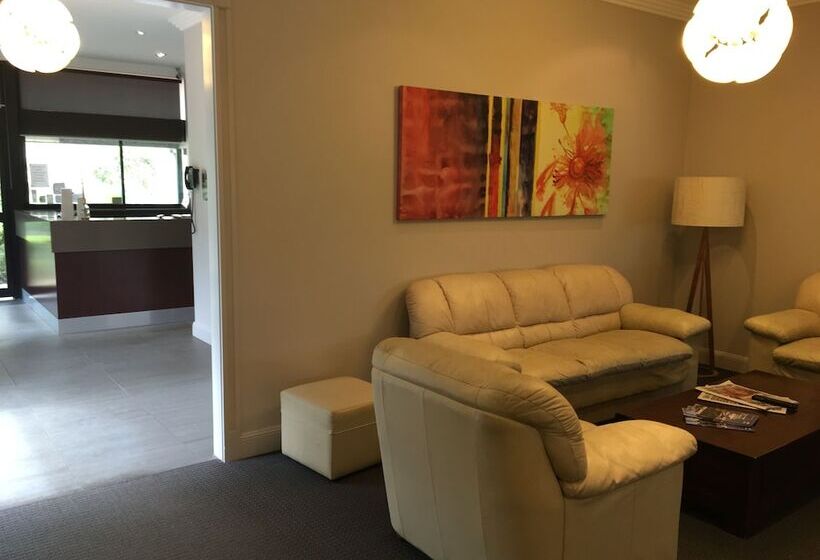 בית מלון כפרי Checkers Resort