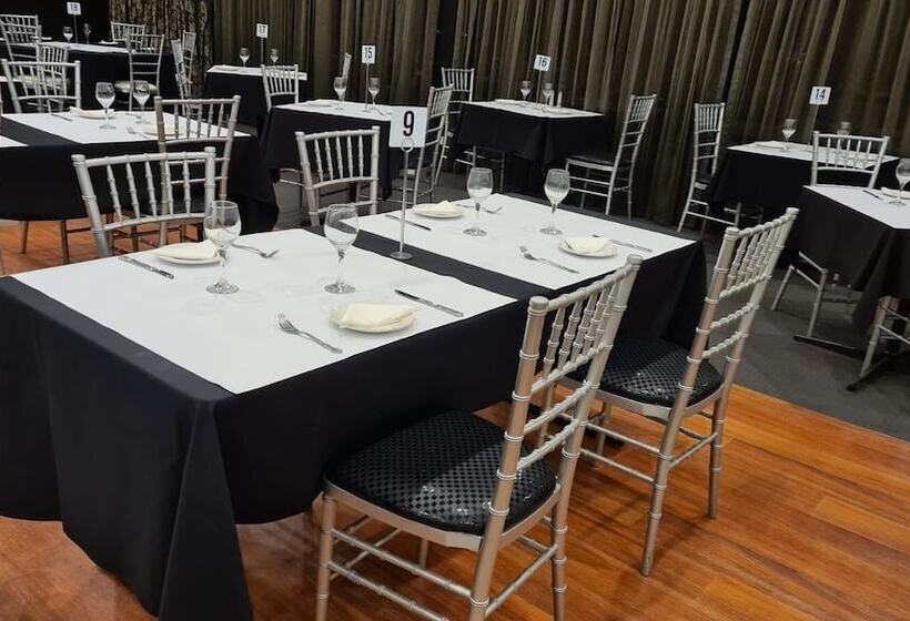 בית מלון כפרי Checkers Resort