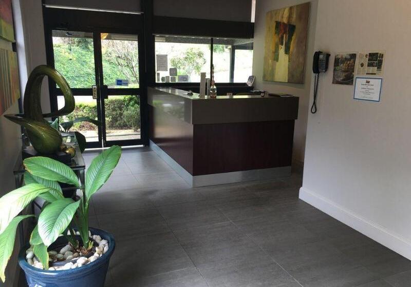 בית מלון כפרי Checkers Resort