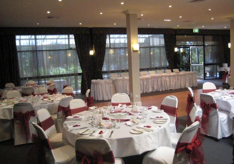 فندق Checkers Resort