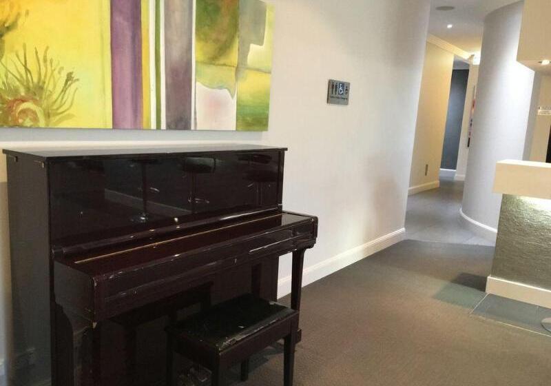 בית מלון כפרי Checkers Resort