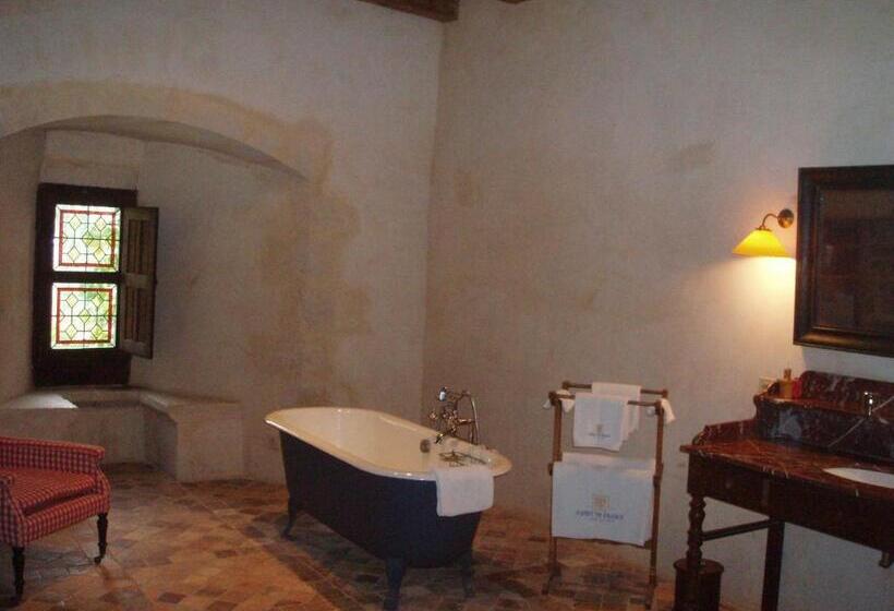 ホテル Château De Saint Loup