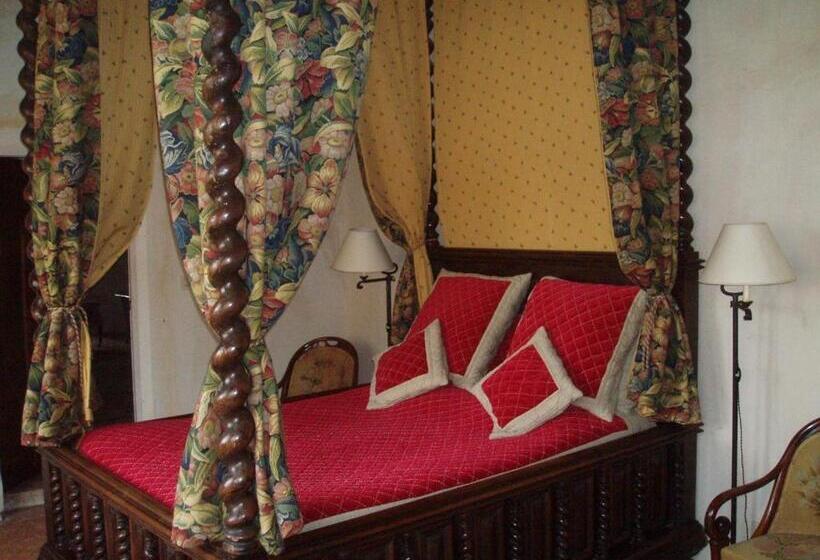 ホテル Château De Saint Loup