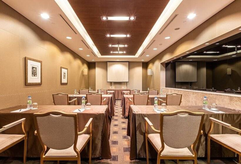 هتل De Convenções De Talatona