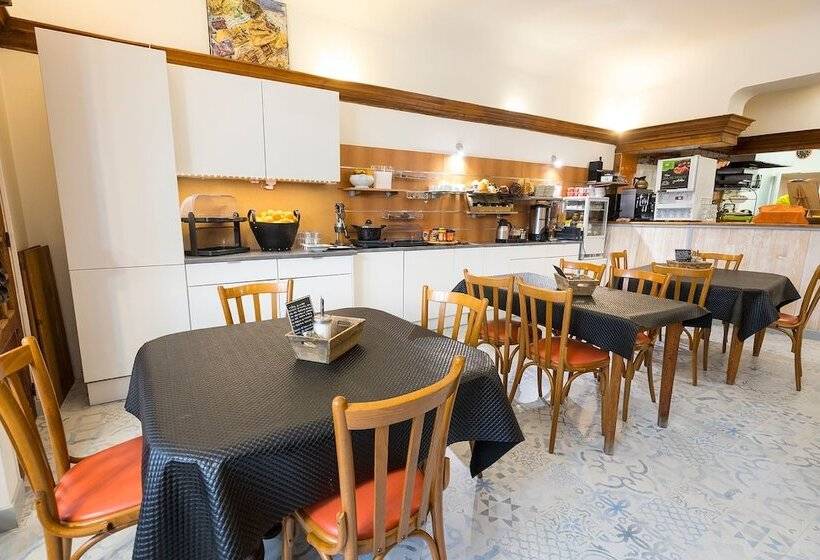 Отель Hôtel De La Paix