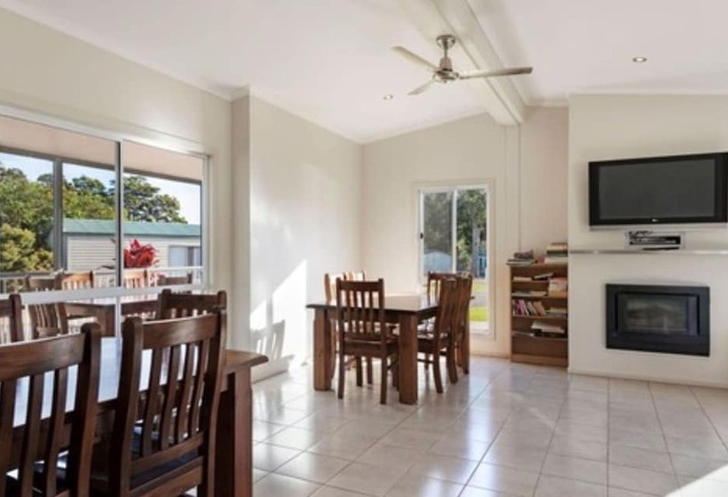 בית מלון כפרי Discovery Parks   Forster