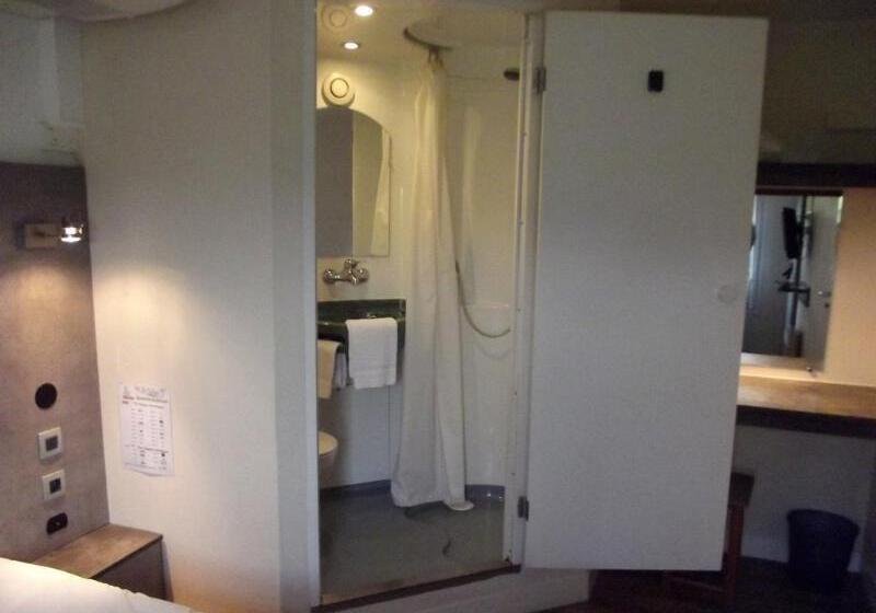 בית מלון כפרי Fast Le Mans