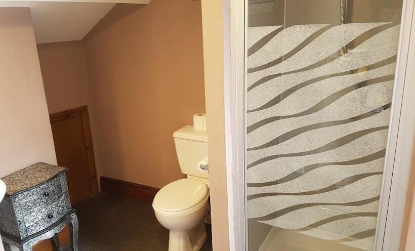 ホテル Forresters Bar & French Restaurant With Rooms