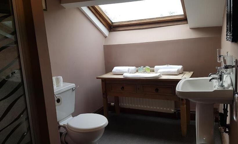 ホテル Forresters Bar & French Restaurant With Rooms