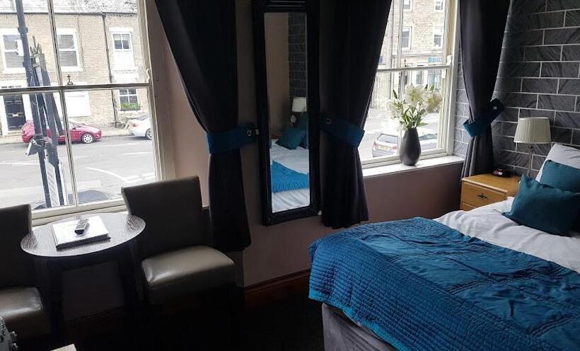 ホテル Forresters Bar & French Restaurant With Rooms