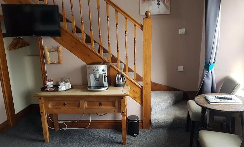 ホテル Forresters Bar & French Restaurant With Rooms