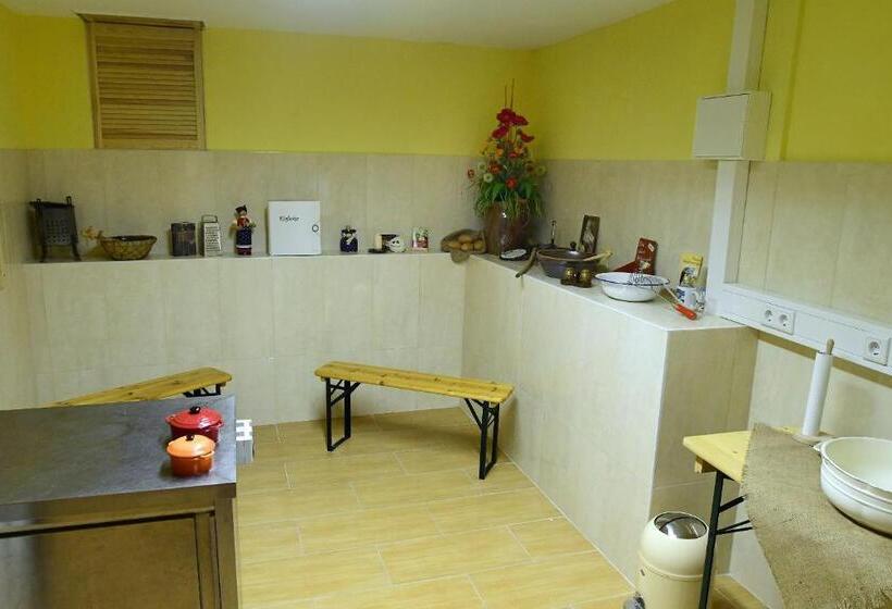 فندق Garni Goldene Henne