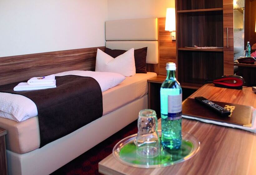 בית מלון כפרי Goldener Hirsch