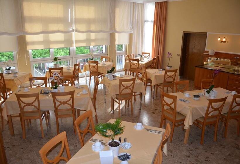 ホテル Haus Am Park