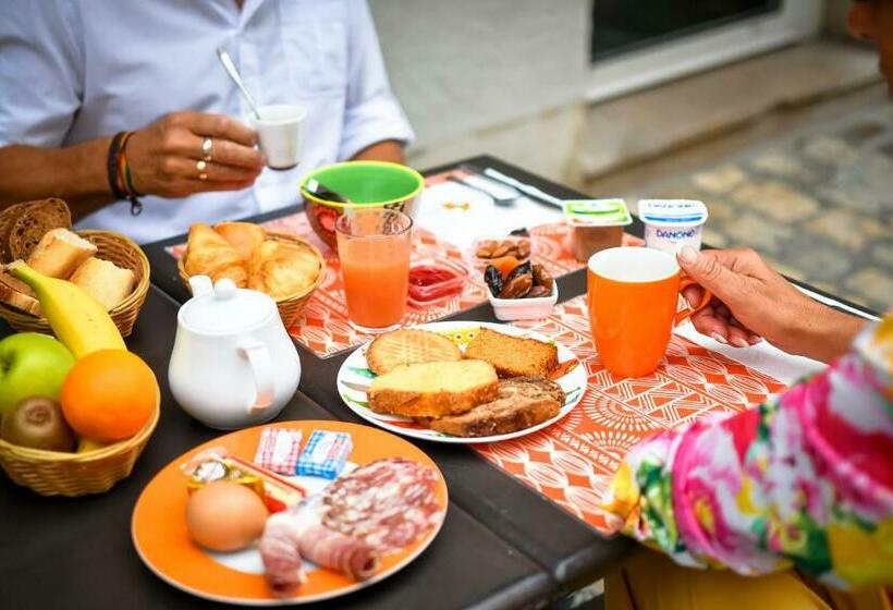 Отель Le Bord O Vieux Port