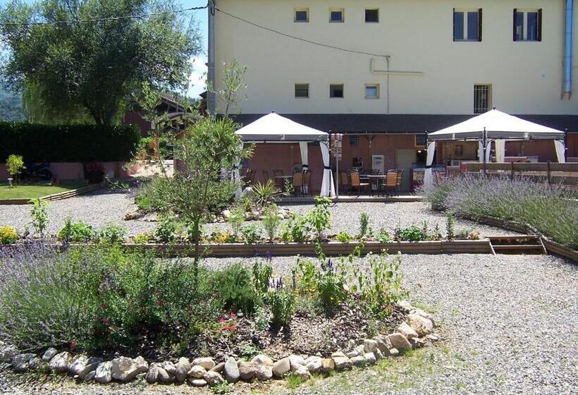 ホテル La Tour Du Loup