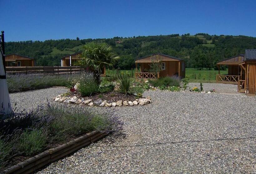 ホテル La Tour Du Loup