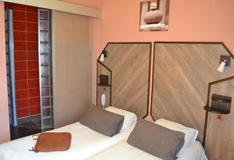 ホテル La Tour Du Loup