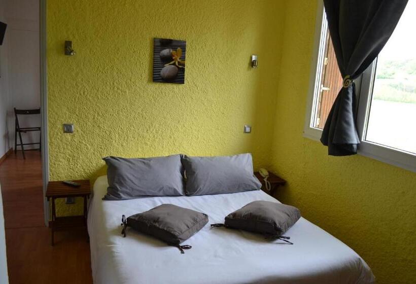 ホテル La Tour Du Loup