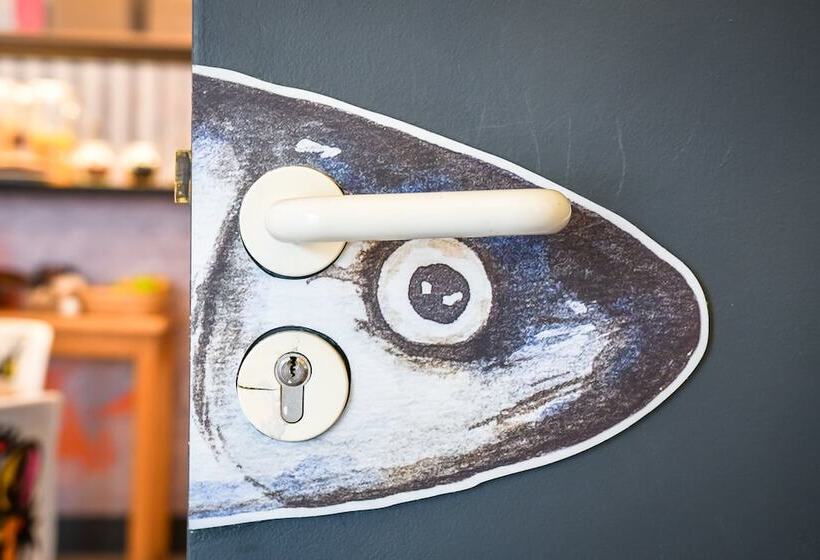 Отель Le Bord O Vieux Port