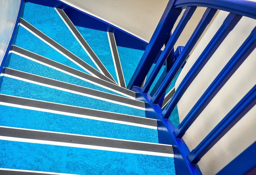 Отель Le Bord O Vieux Port