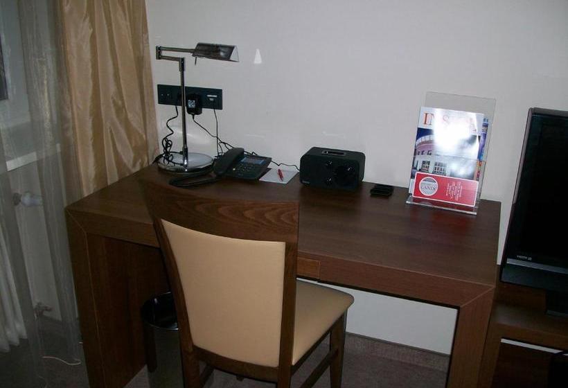 فندق Liv In Residence Frankfurtseilerstraße