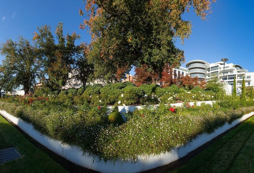 هتل Mantra Charles