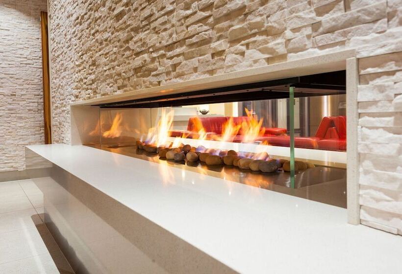 هتل Mantra Charles