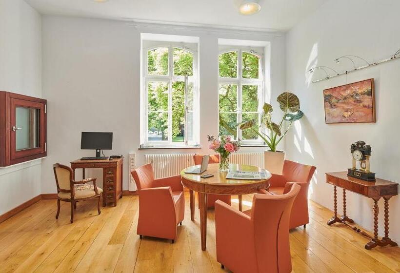 هتل Mutterhaus Düsseldorf