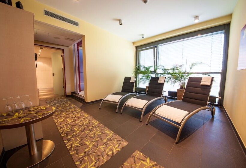 Novina Hotel Tillypark