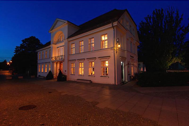 בית מלון כפרי Prinzenpalais Bad Doberan