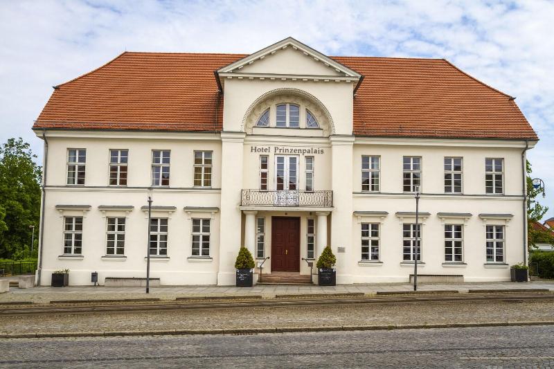 בית מלון כפרי Prinzenpalais Bad Doberan