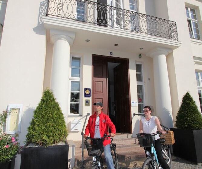 בית מלון כפרי Prinzenpalais Bad Doberan