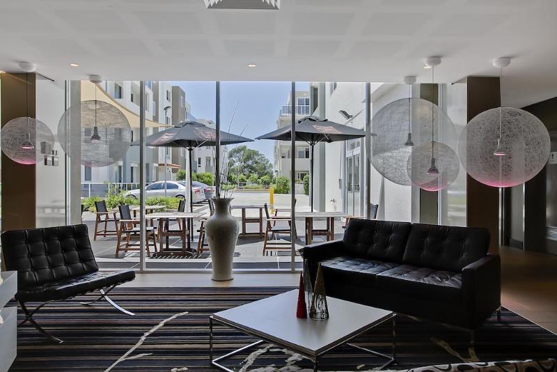 בית מלון כפרי Quality Suites Pioneer Sands