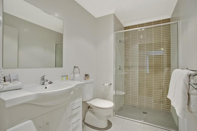 Отель Quality Suites Pioneer Sands