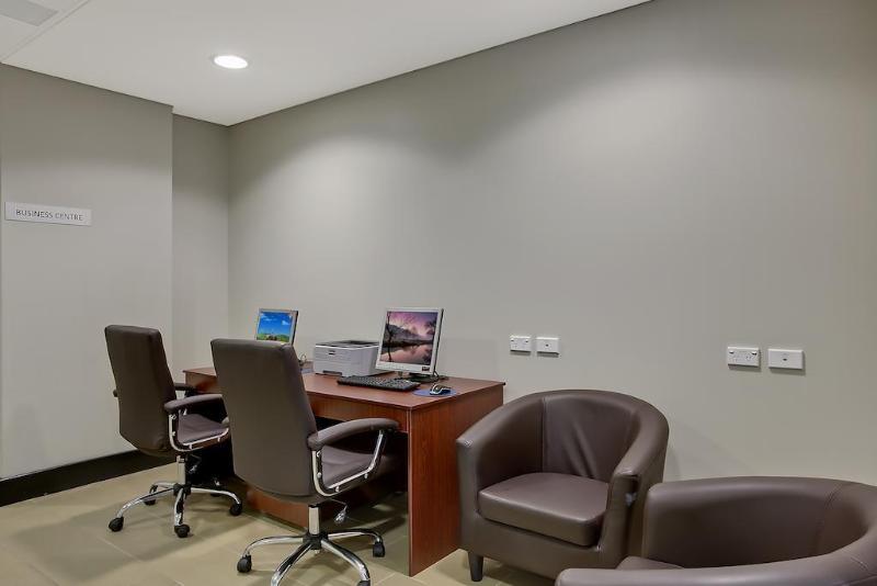 בית מלון כפרי Quality Suites Pioneer Sands