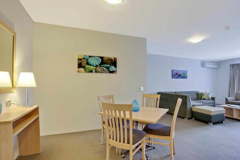 בית מלון כפרי Quality Suites Pioneer Sands