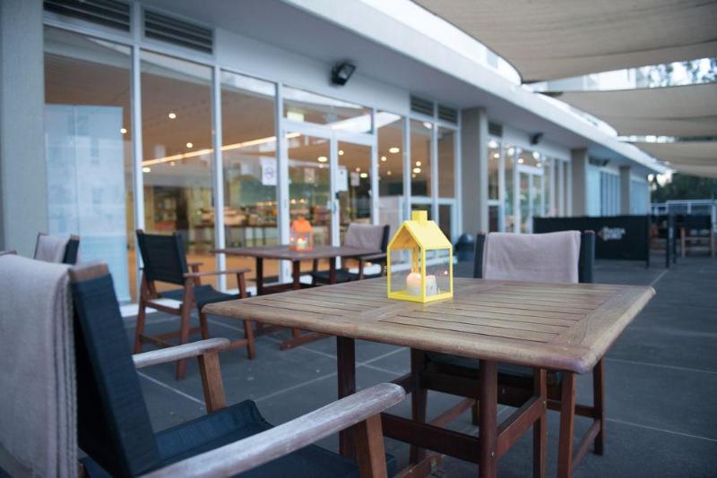 Отель Quality Suites Pioneer Sands