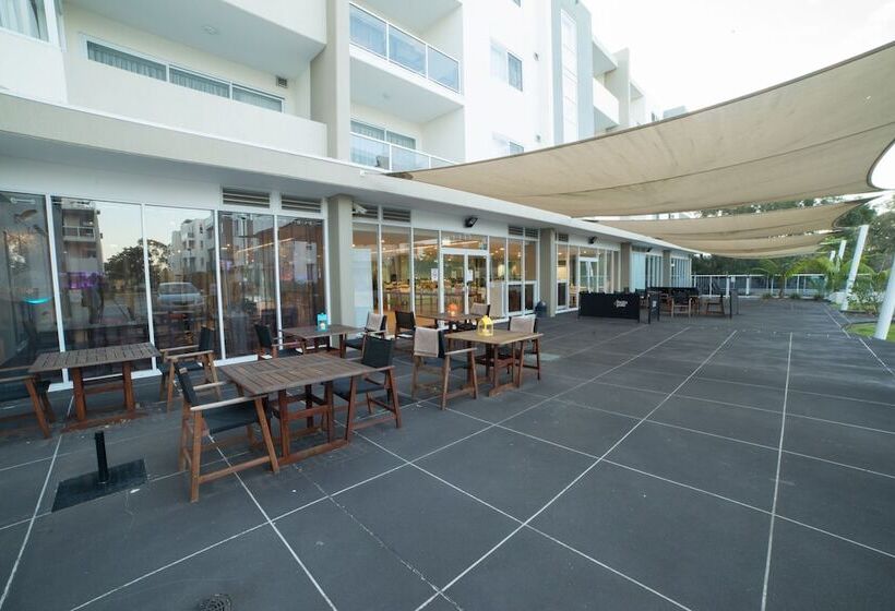 בית מלון כפרי Quality Suites Pioneer Sands