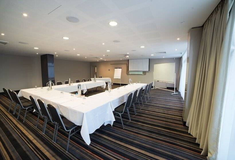 בית מלון כפרי Quality Suites Pioneer Sands