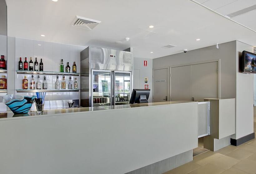 בית מלון כפרי Quality Suites Pioneer Sands