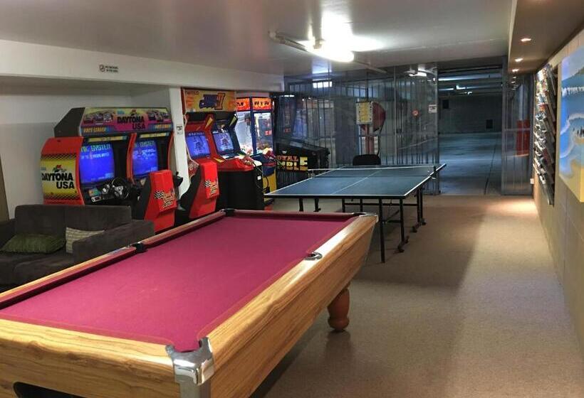 בית מלון כפרי Santana Resort Surfers Paradise