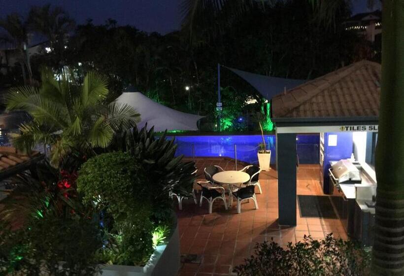 בית מלון כפרי Santana Resort Surfers Paradise