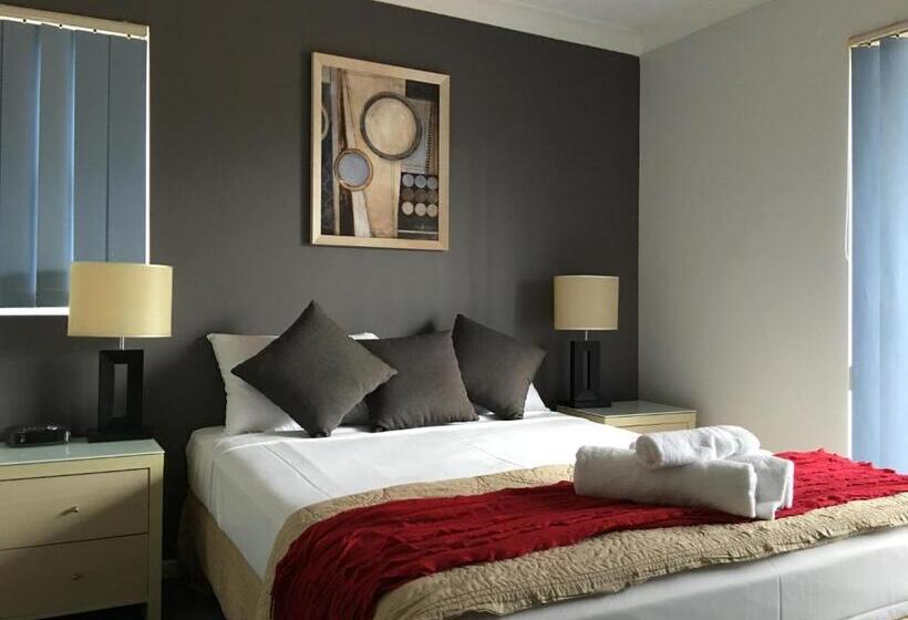 בית מלון כפרי Santana Resort Surfers Paradise