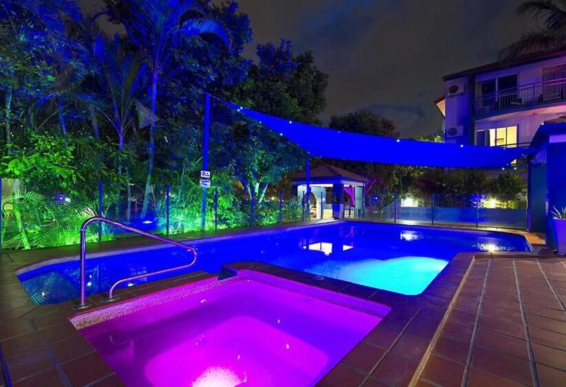 בית מלון כפרי Santana Resort Surfers Paradise