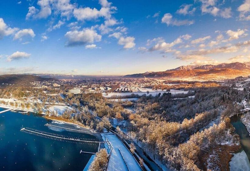 ホテル Das Seepark Wörthersee Resort