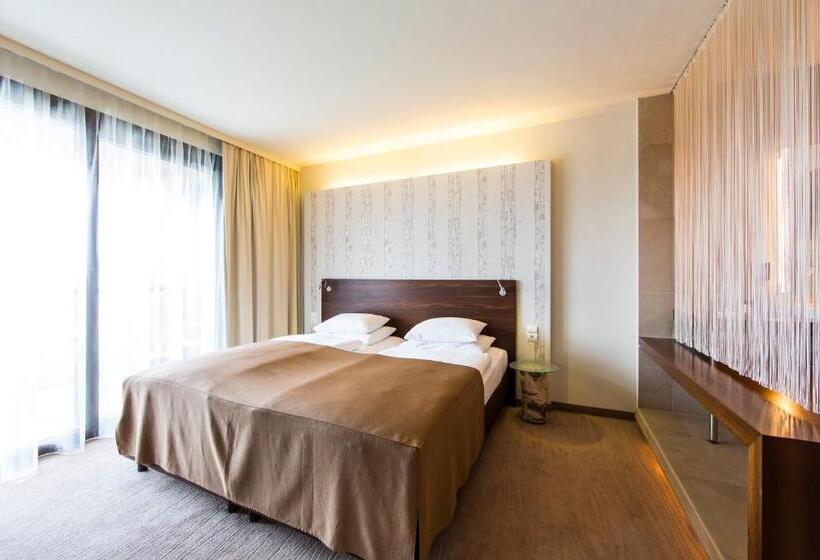 ホテル Das Seepark Wörthersee Resort