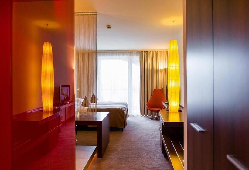 ホテル Das Seepark Wörthersee Resort